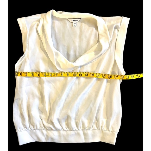 Express White Cap Sleeve Elastic Waist Cropped Scoop Neck Shell Top - Picture 6 of 8